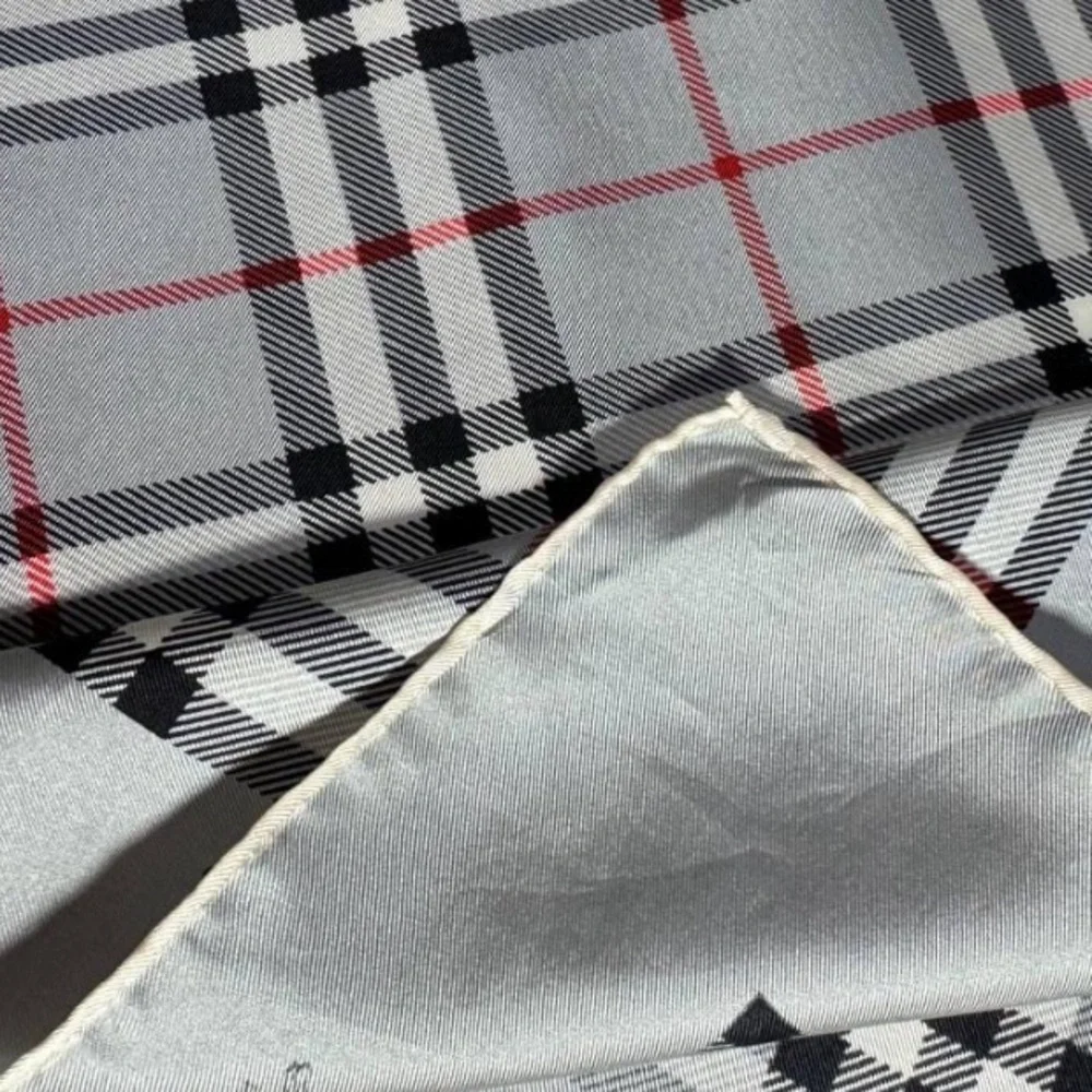 Burberry scarf - Picture 4 of 5
